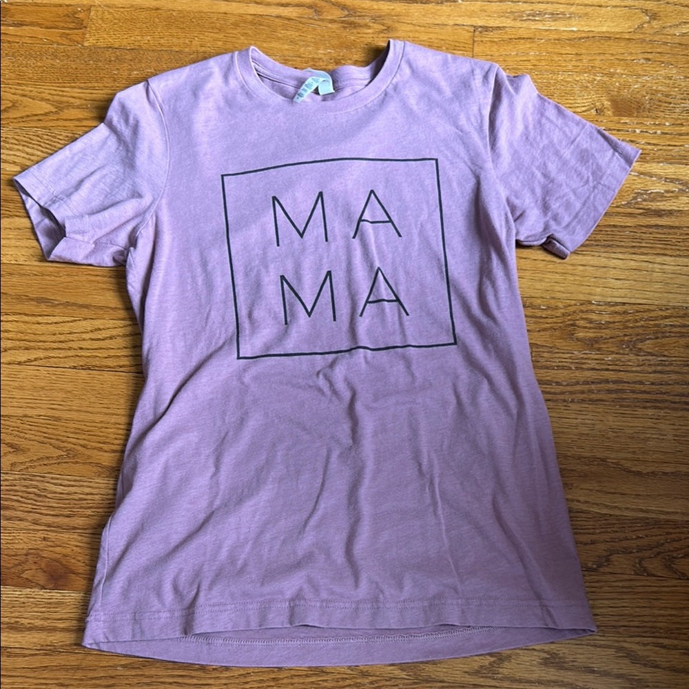 LIKE NEW Mama TShirt